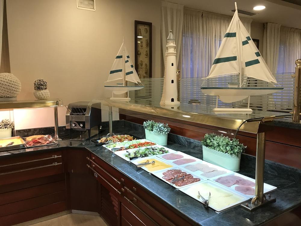 Miramar Hotel 4*